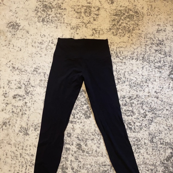Women’s Size 8 Lululemon Black High-Rise Leggings - Picture 3 of 5